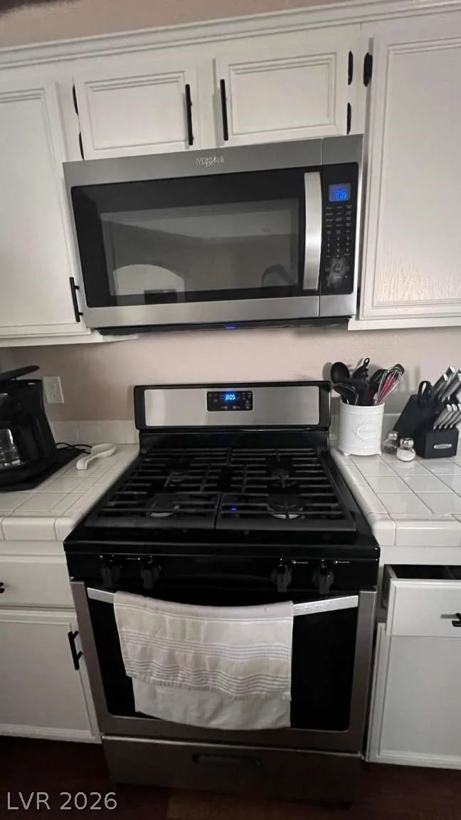 2111 Akamine, North Las Vegas, NV 89031