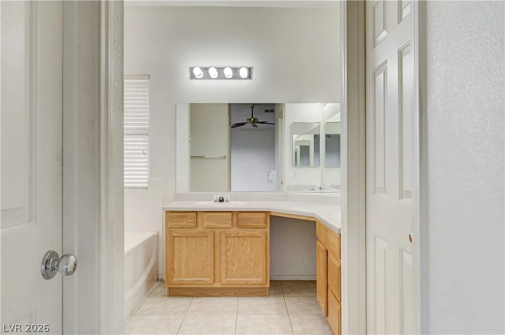 3900 Golden Glaze, Las Vegas, NV 89129