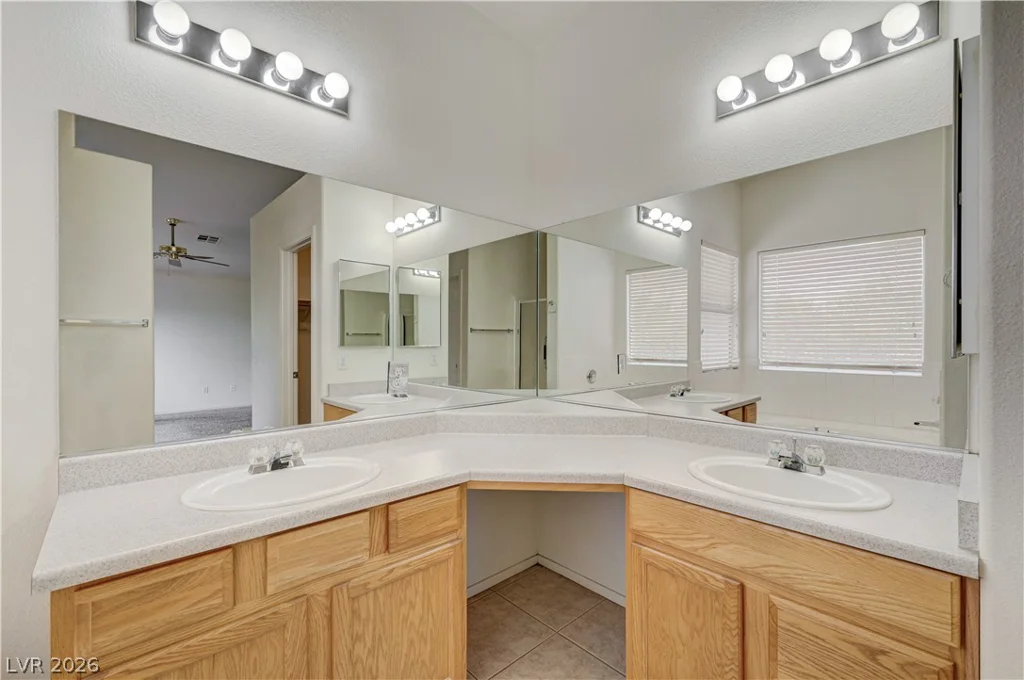 3900 Golden Glaze, Las Vegas, NV 89129