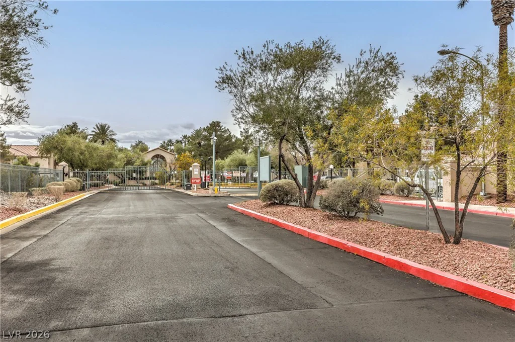 5415 Harmon, Las Vegas, NV 89103