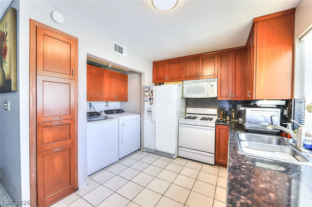 1500 Hialeah, Las Vegas, NV 89119