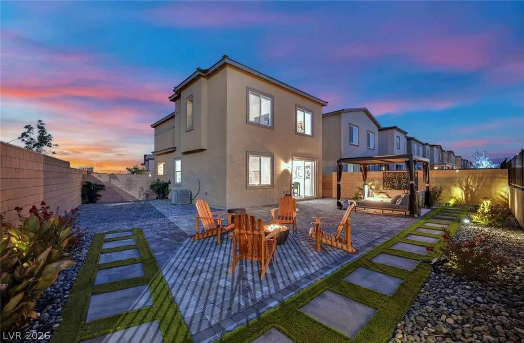 8907 Roadrunner Ravine, Las Vegas, NV 89166