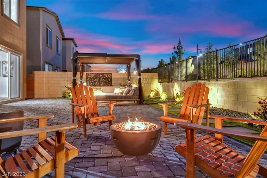 8907 Roadrunner Ravine, Las Vegas, NV 89166