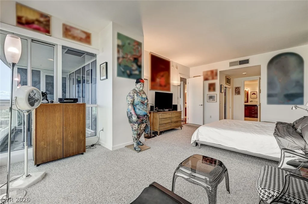 4525 Dean Martin, Las Vegas, NV 89103