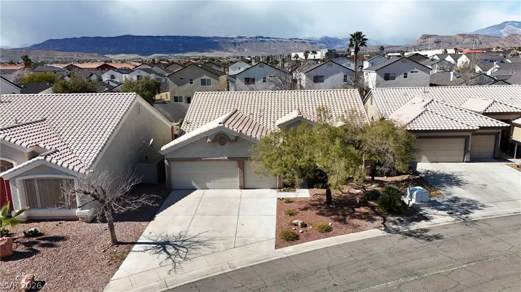 4261 Flaming Ridge, Las Vegas, NV 89147