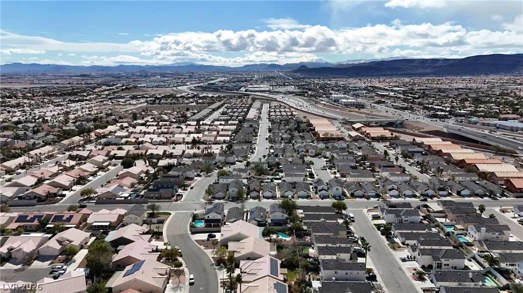 4261 Flaming Ridge, Las Vegas, NV 89147