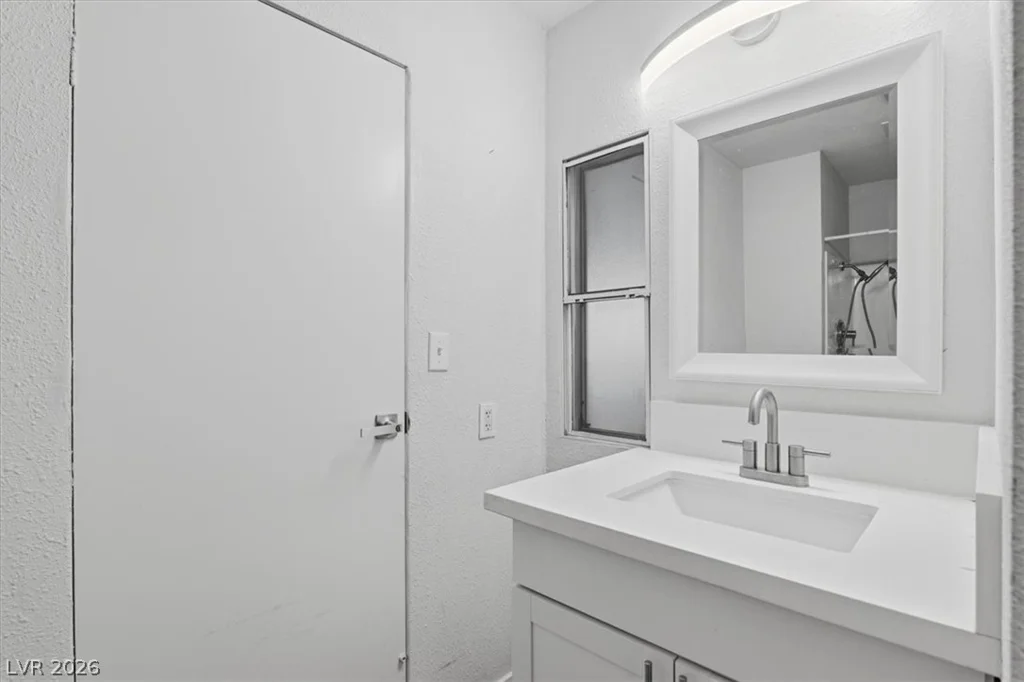 4570 Royal Ridge, Las Vegas, NV 89103