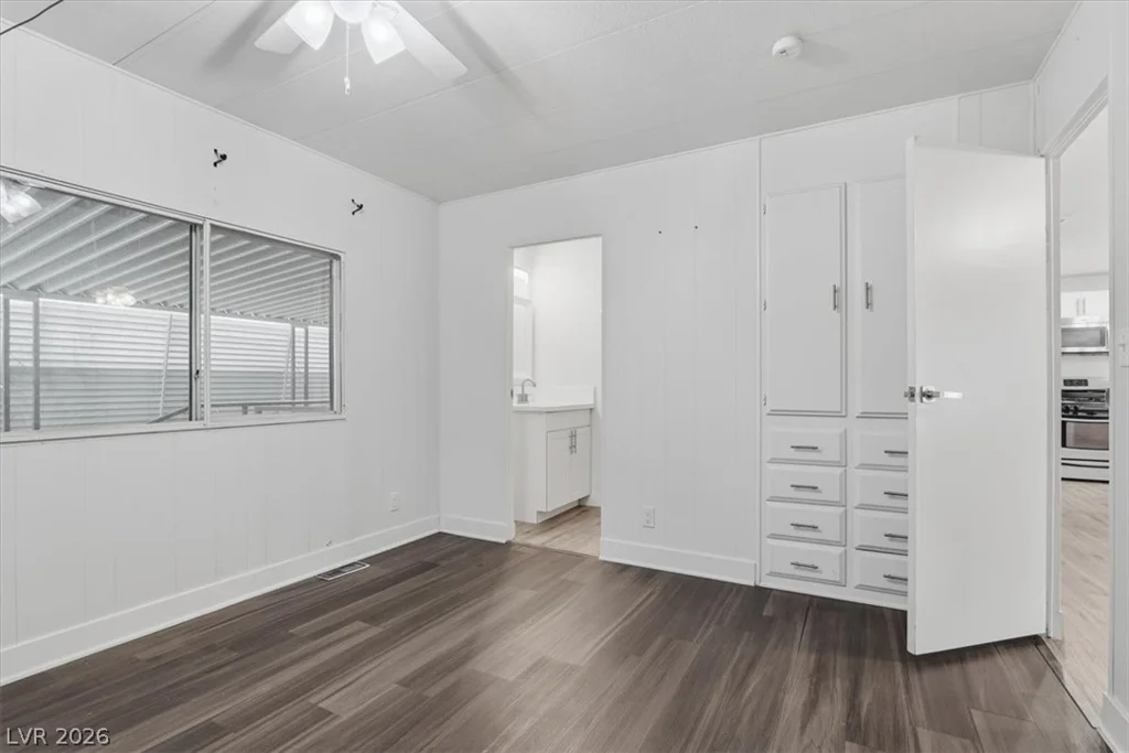 4570 Royal Ridge, Las Vegas, NV 89103