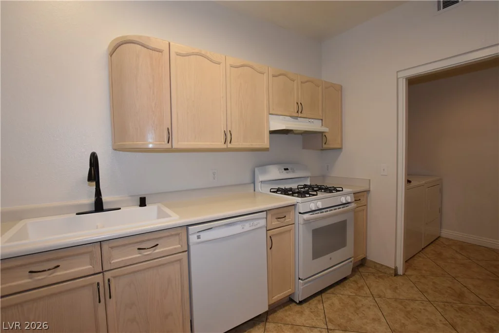 2624 Twin Pines, Henderson, NV 89074