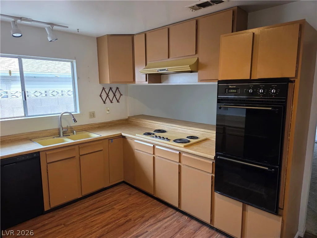 7725 Genzer, Las Vegas, NV 89145