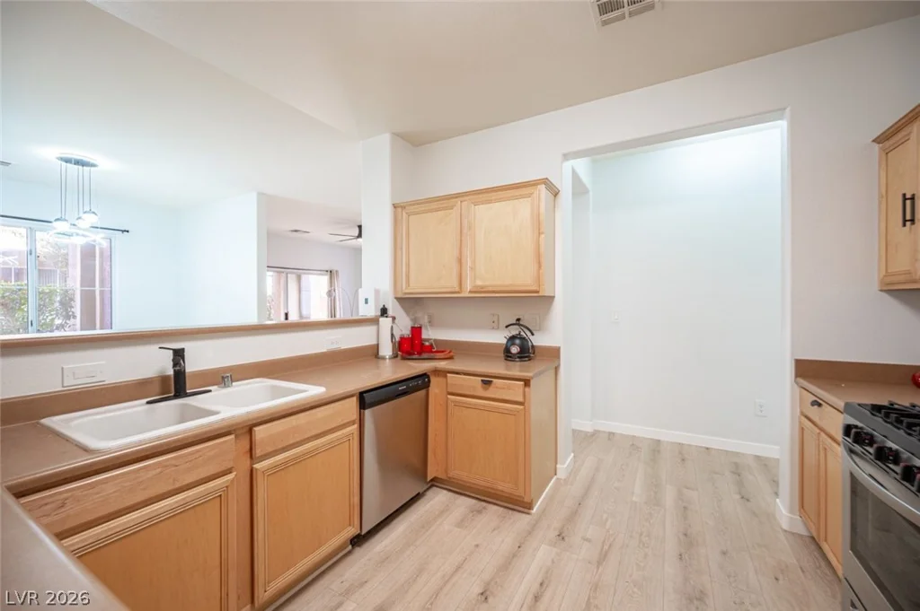 800 Peachy Canyon, Las Vegas, NV 89144