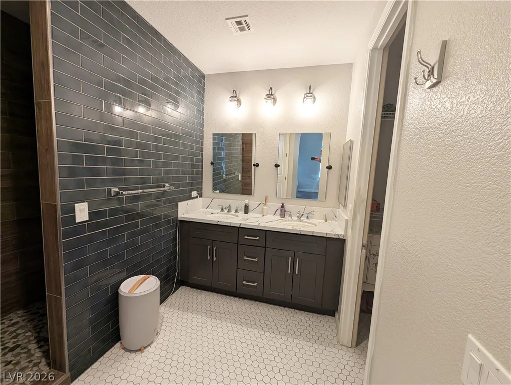 2429 Granada Bluff, Las Vegas, NV 89135