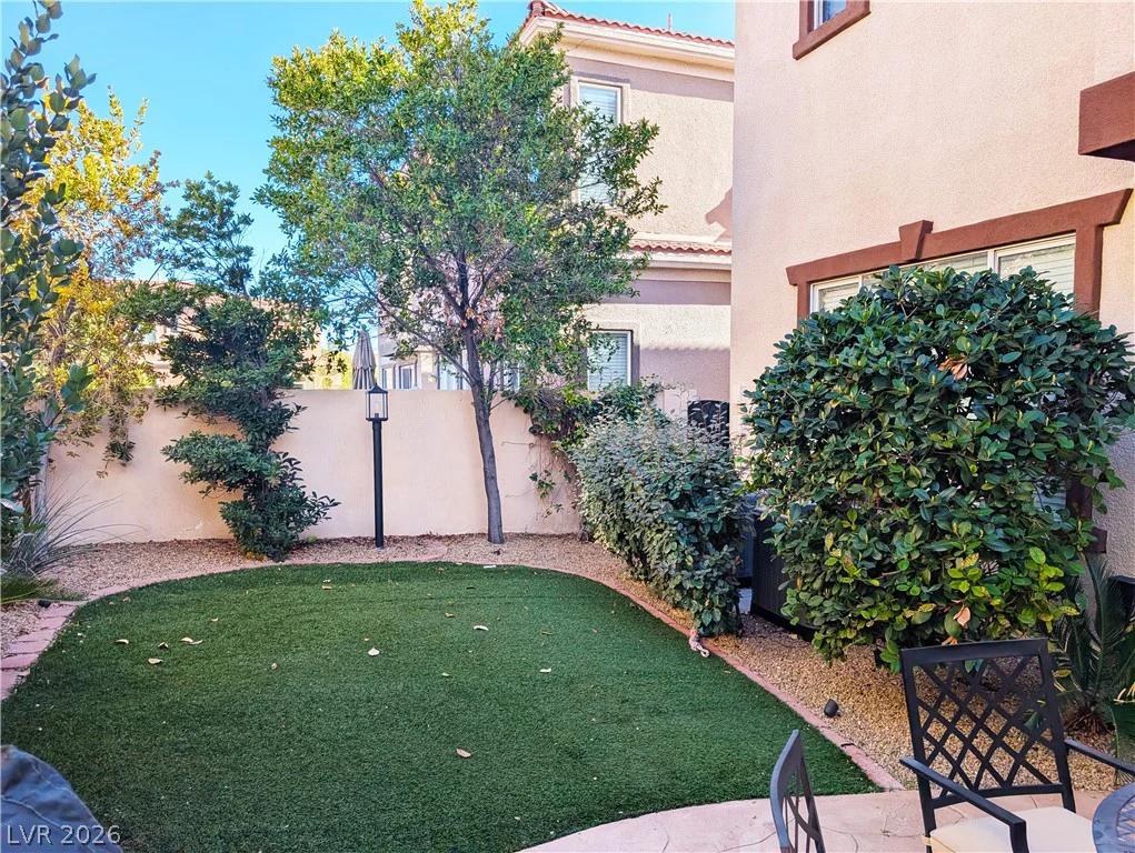 2429 Granada Bluff, Las Vegas, NV 89135