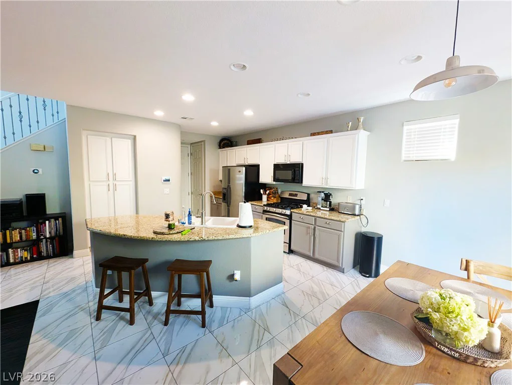2429 Granada Bluff, Las Vegas, NV 89135