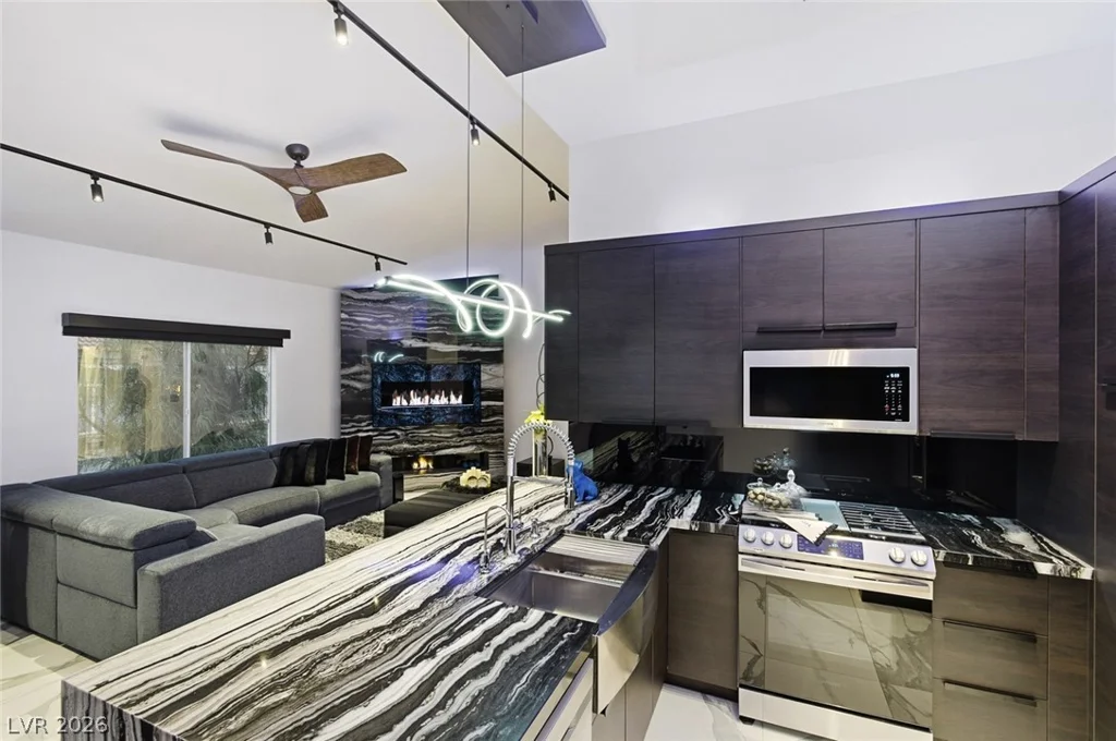700 Carnegie, Henderson, NV 89052