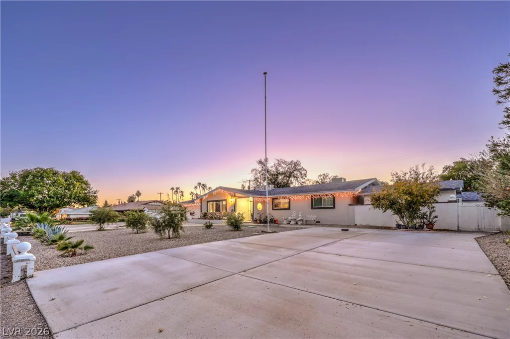 1963 Catalpa, Las Vegas, NV 89108