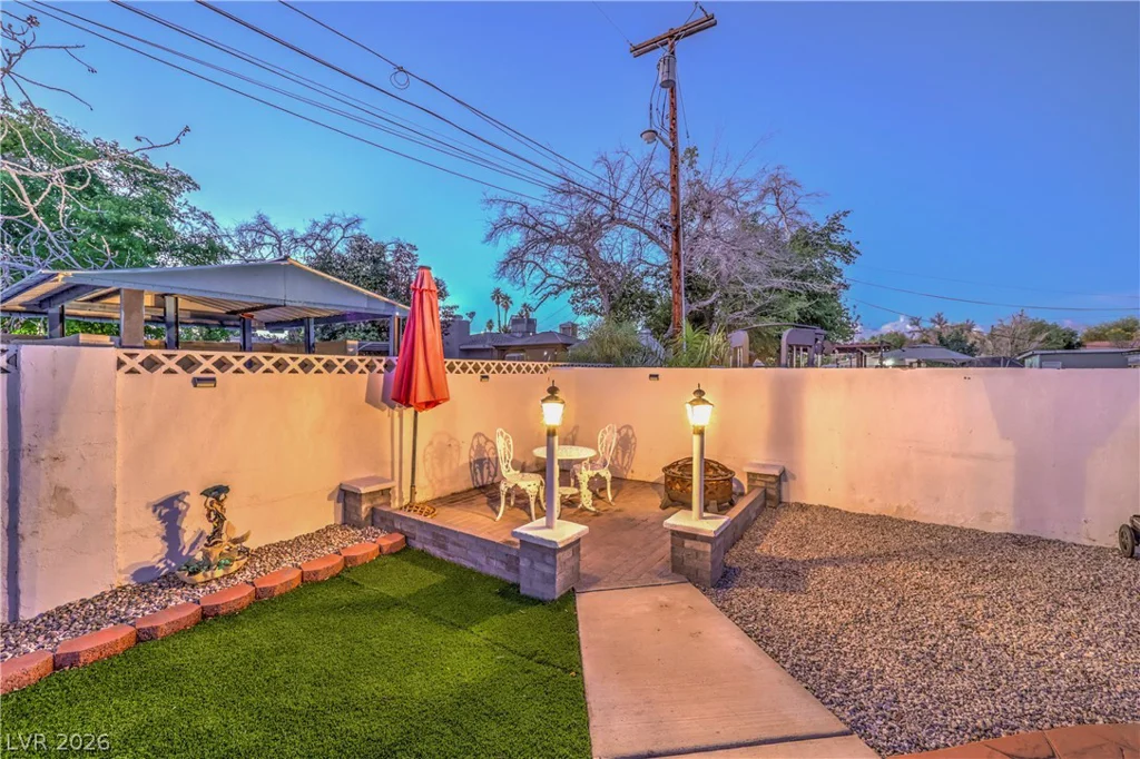 1963 Catalpa, Las Vegas, NV 89108