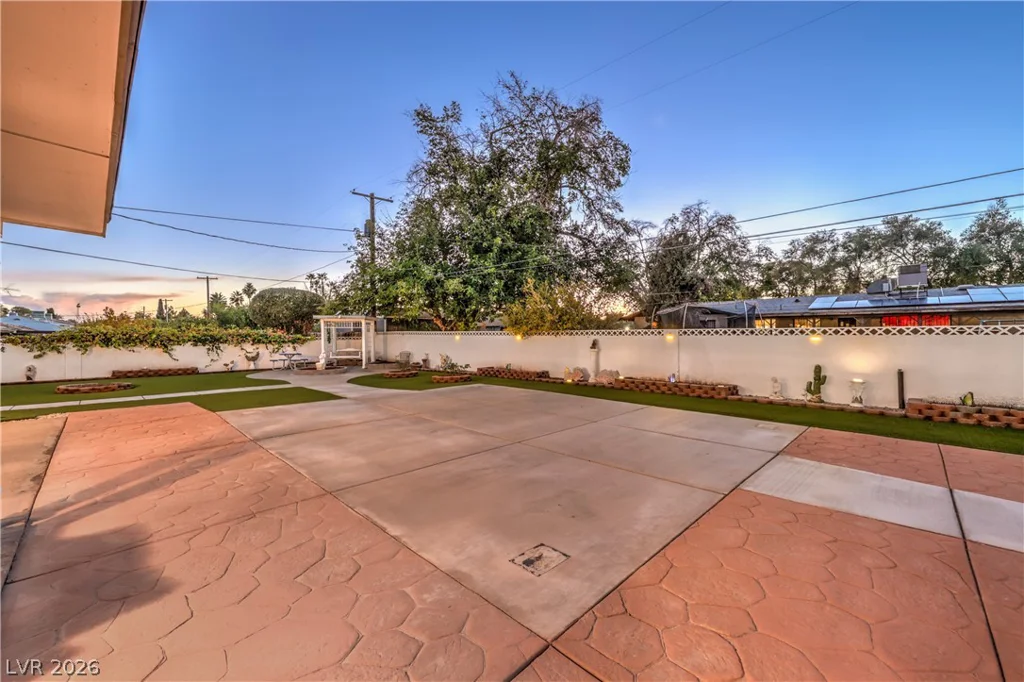 1963 Catalpa, Las Vegas, NV 89108