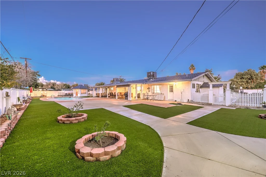1963 Catalpa, Las Vegas, NV 89108