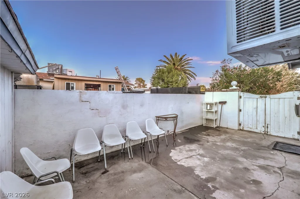 1963 Catalpa, Las Vegas, NV 89108