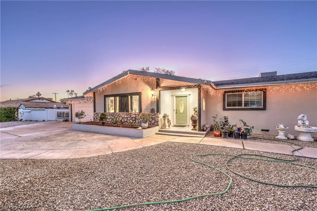 1963 Catalpa, Las Vegas, NV 89108