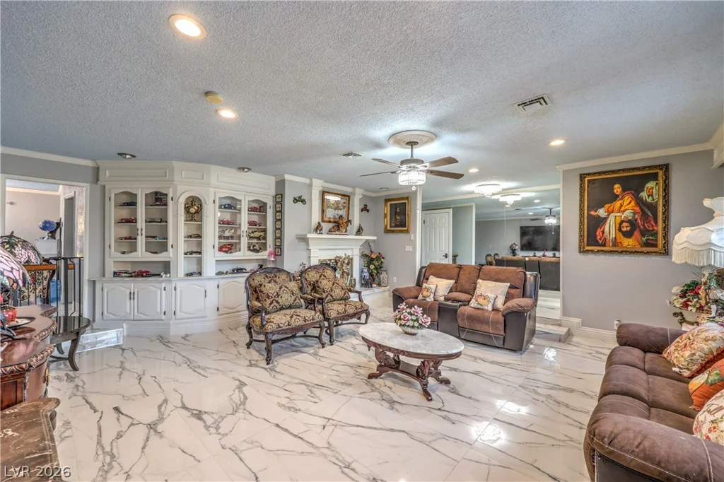 1963 Catalpa, Las Vegas, NV 89108