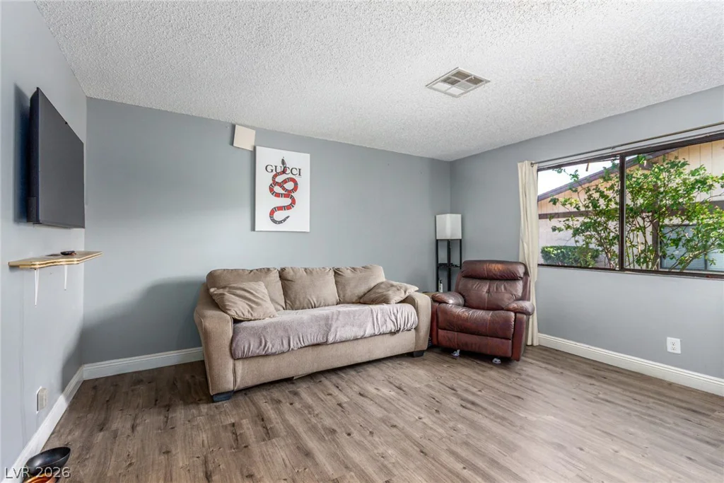 5713 Smoke Ranch, Las Vegas, NV 89108
