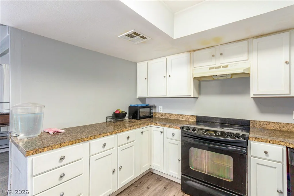 5713 Smoke Ranch, Las Vegas, NV 89108