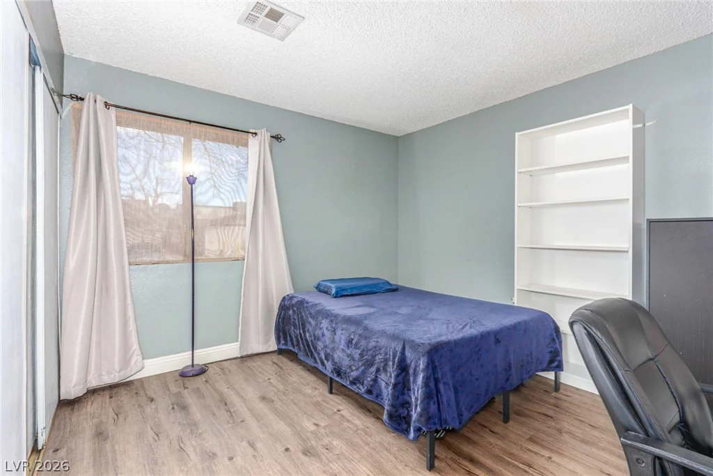 5713 Smoke Ranch, Las Vegas, NV 89108