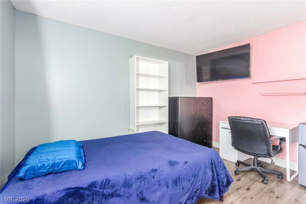 5713 Smoke Ranch, Las Vegas, NV 89108