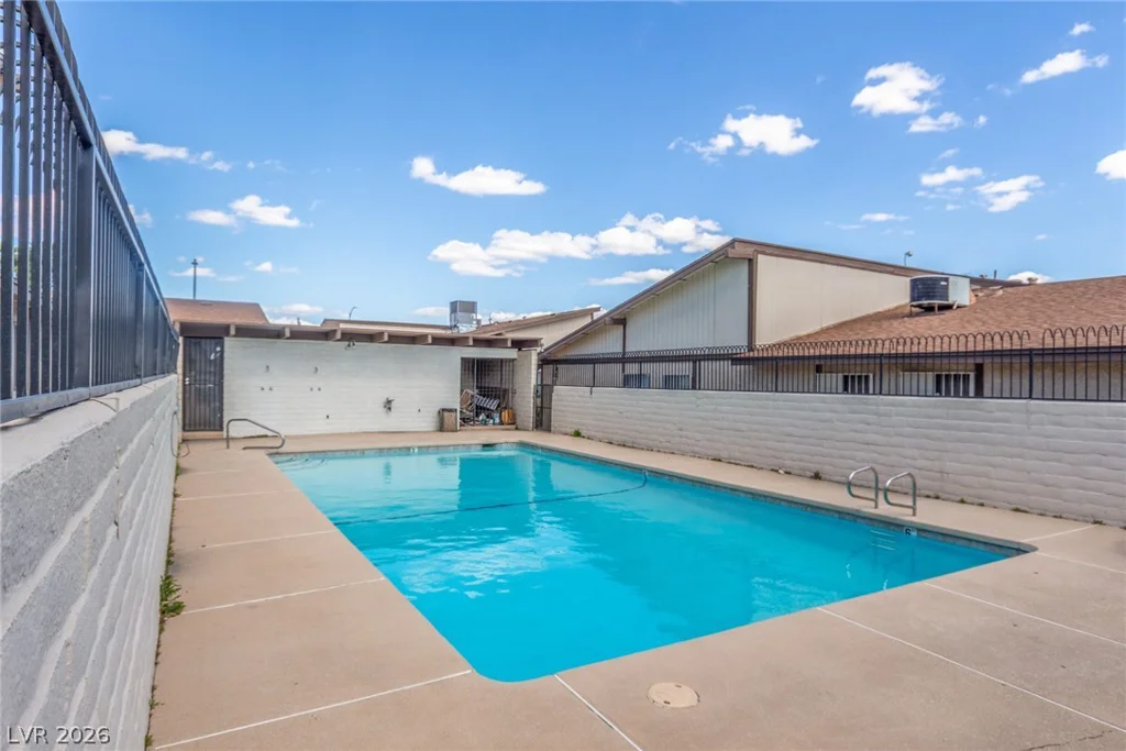 5713 Smoke Ranch, Las Vegas, NV 89108