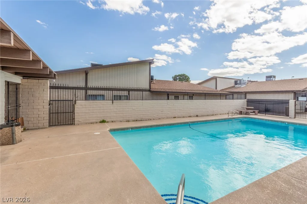 5713 Smoke Ranch, Las Vegas, NV 89108
