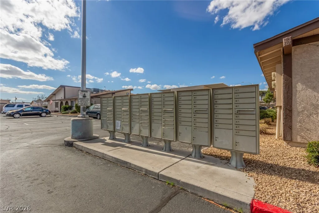 5713 Smoke Ranch, Las Vegas, NV 89108