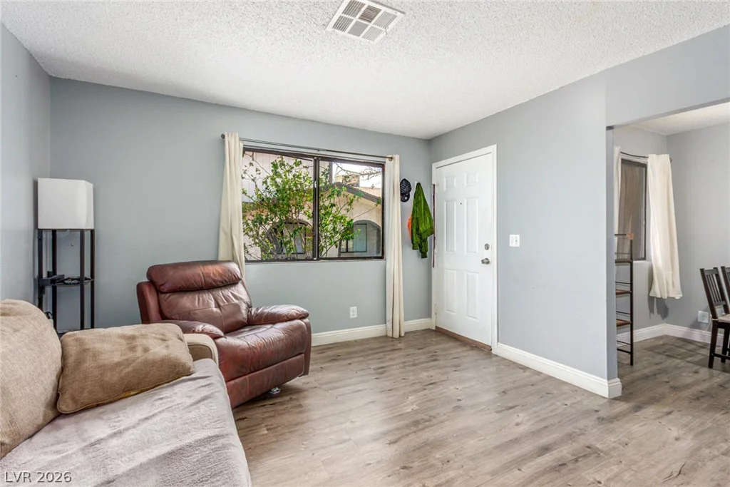 5713 Smoke Ranch, Las Vegas, NV 89108