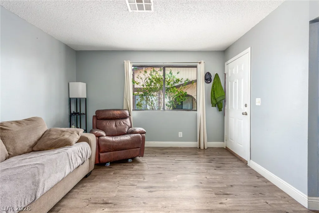 5713 Smoke Ranch, Las Vegas, NV 89108