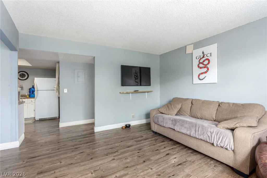 5713 Smoke Ranch, Las Vegas, NV 89108