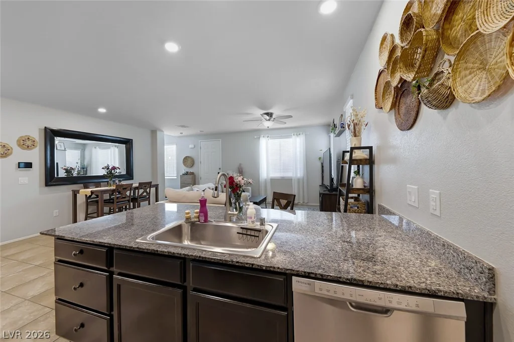 7313 Glistening Star, North Las Vegas, NV 89084