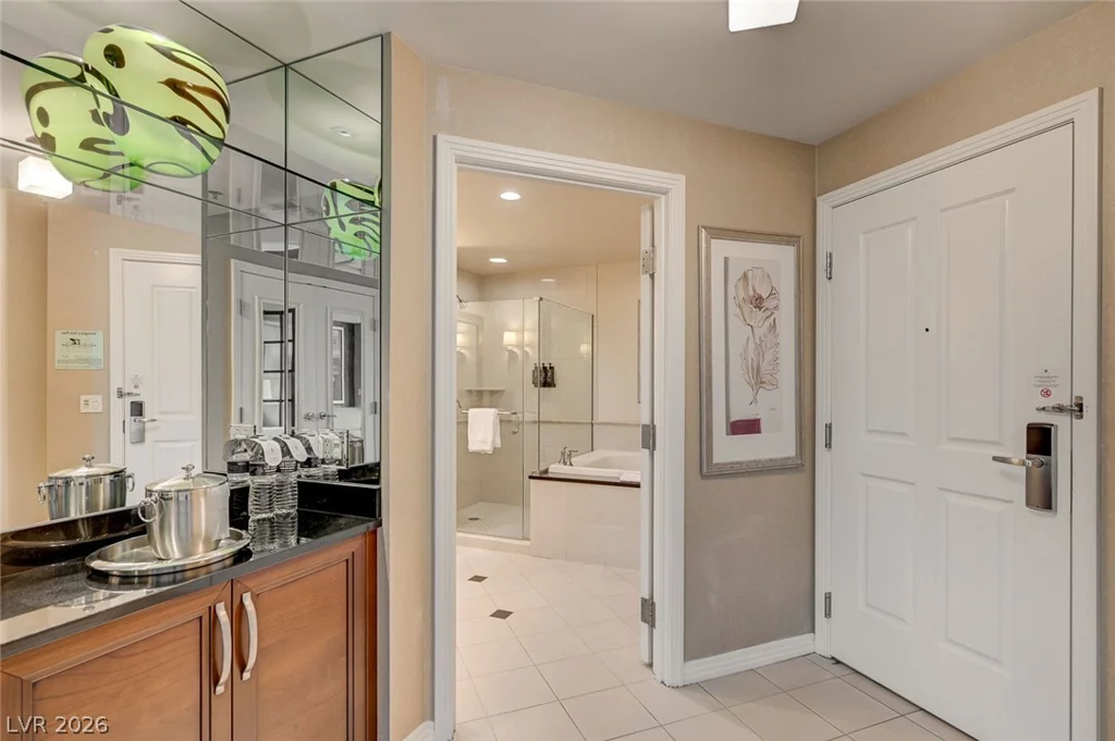 125 Harmon, Las Vegas, NV 89109