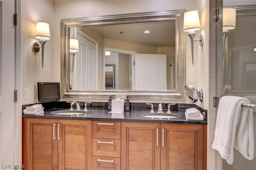 125 Harmon, Las Vegas, NV 89109