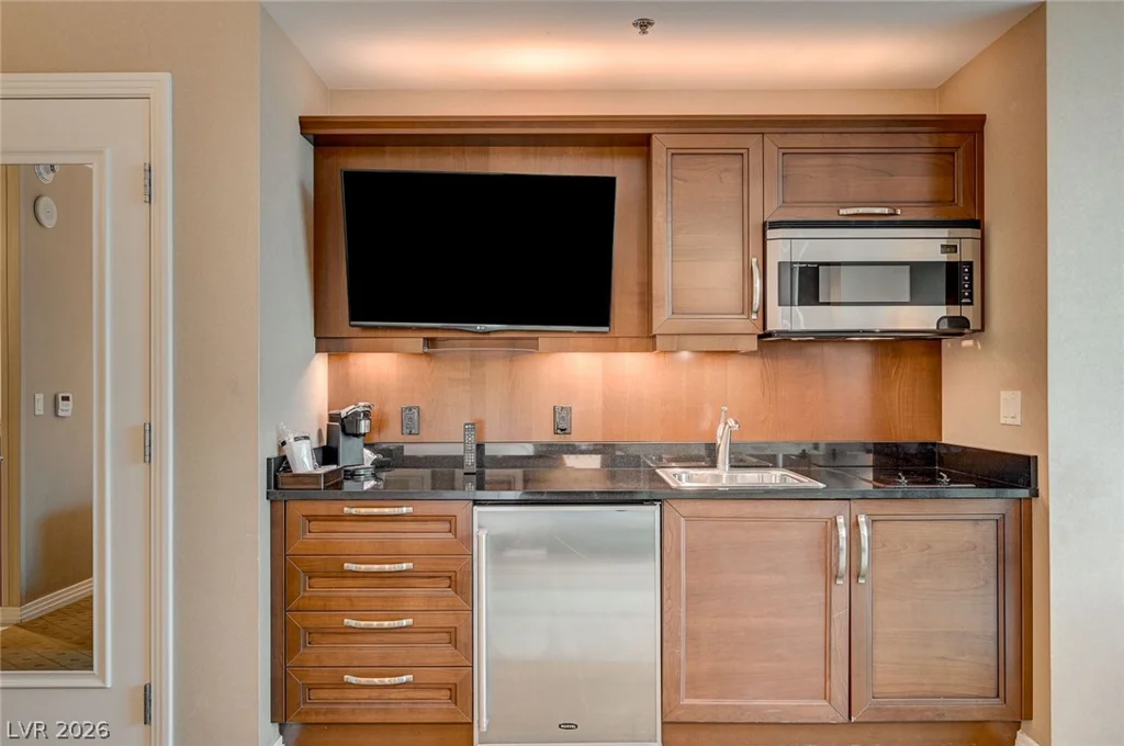 125 Harmon, Las Vegas, NV 89109