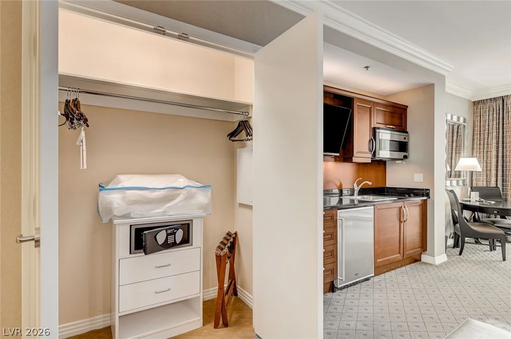 125 Harmon, Las Vegas, NV 89109