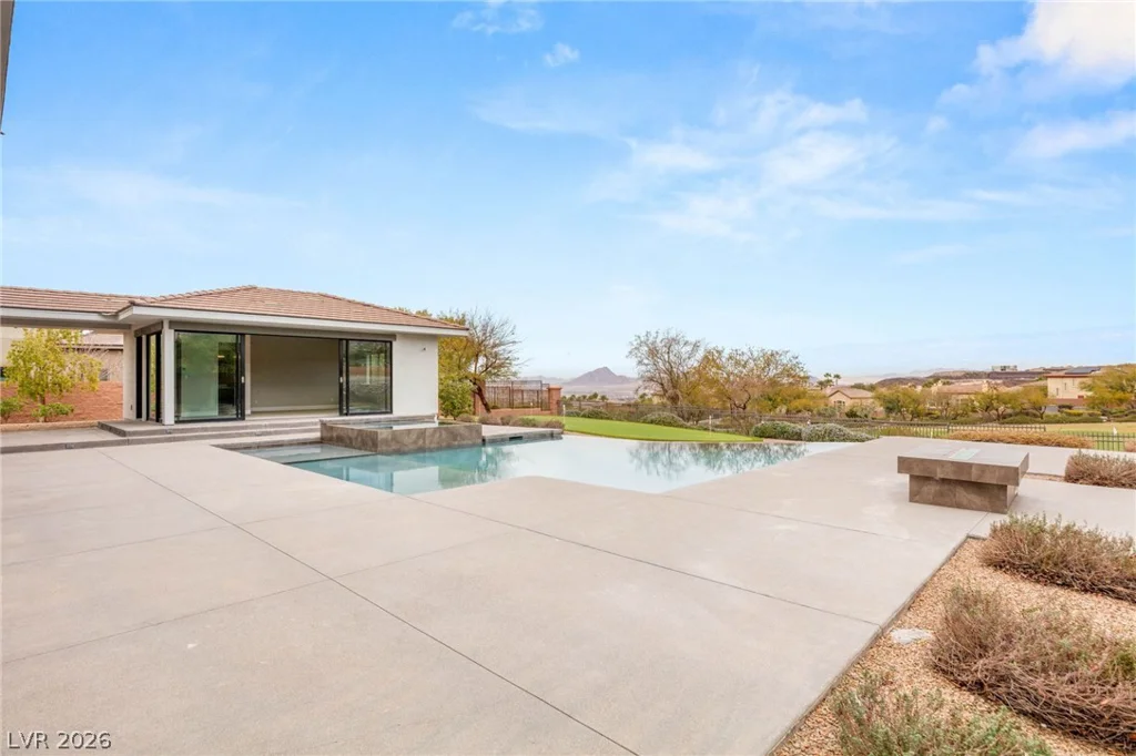 586 Lairmont, Henderson, NV 89012