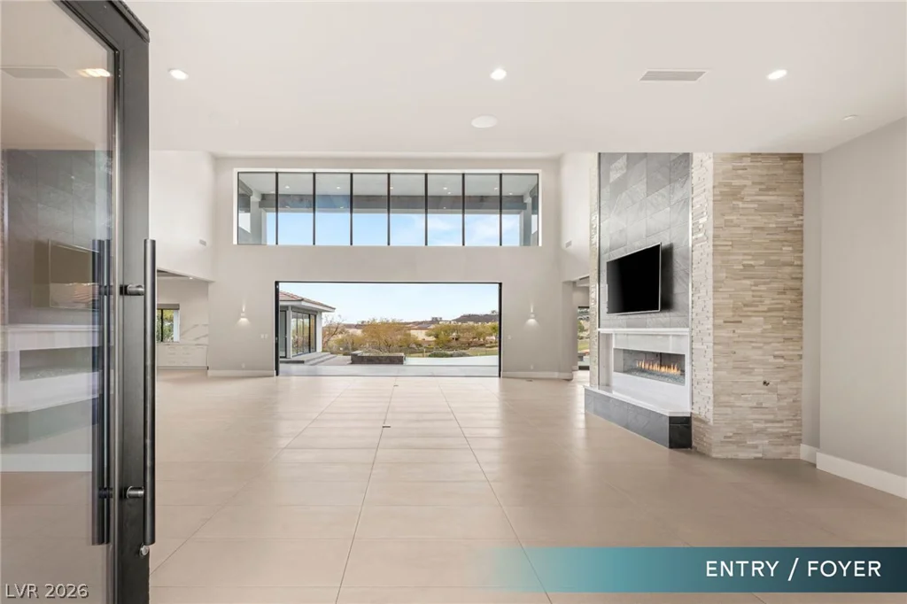 586 Lairmont, Henderson, NV 89012