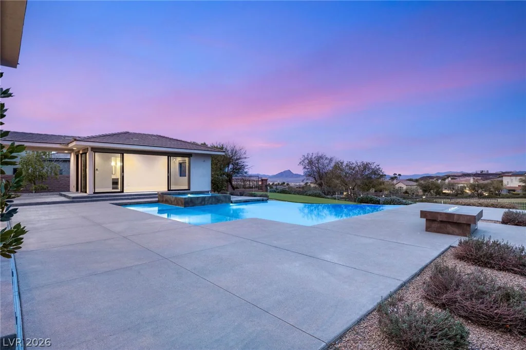 586 Lairmont, Henderson, NV 89012
