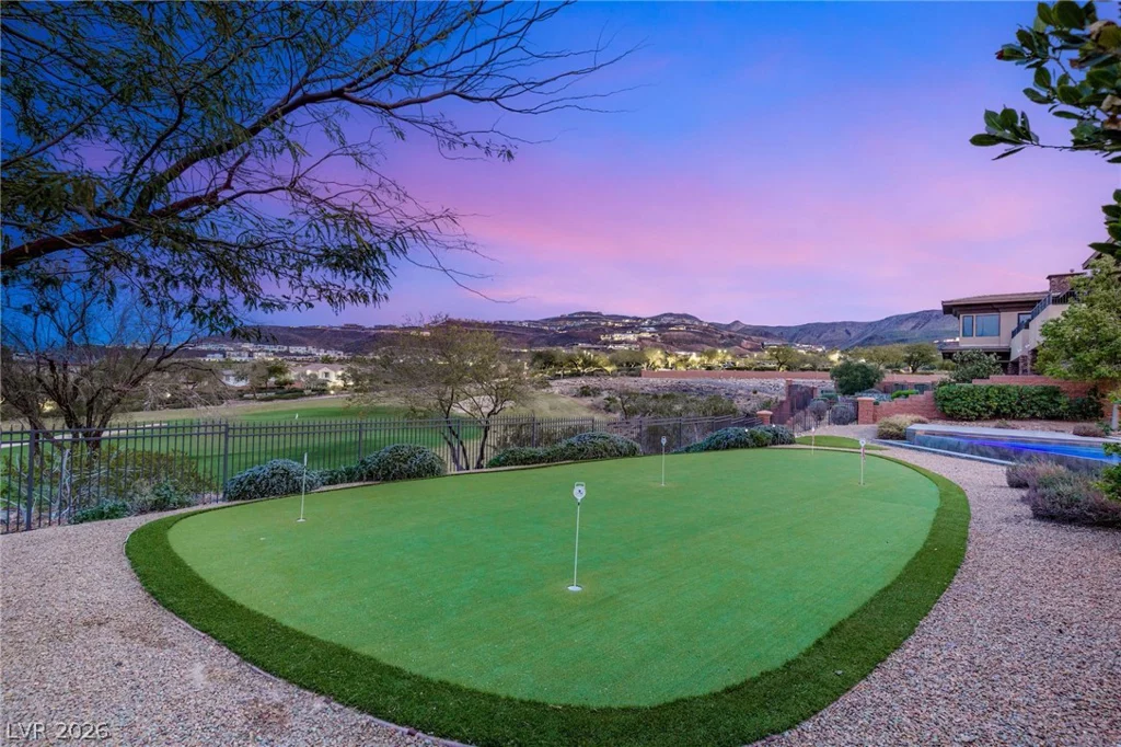 586 Lairmont, Henderson, NV 89012