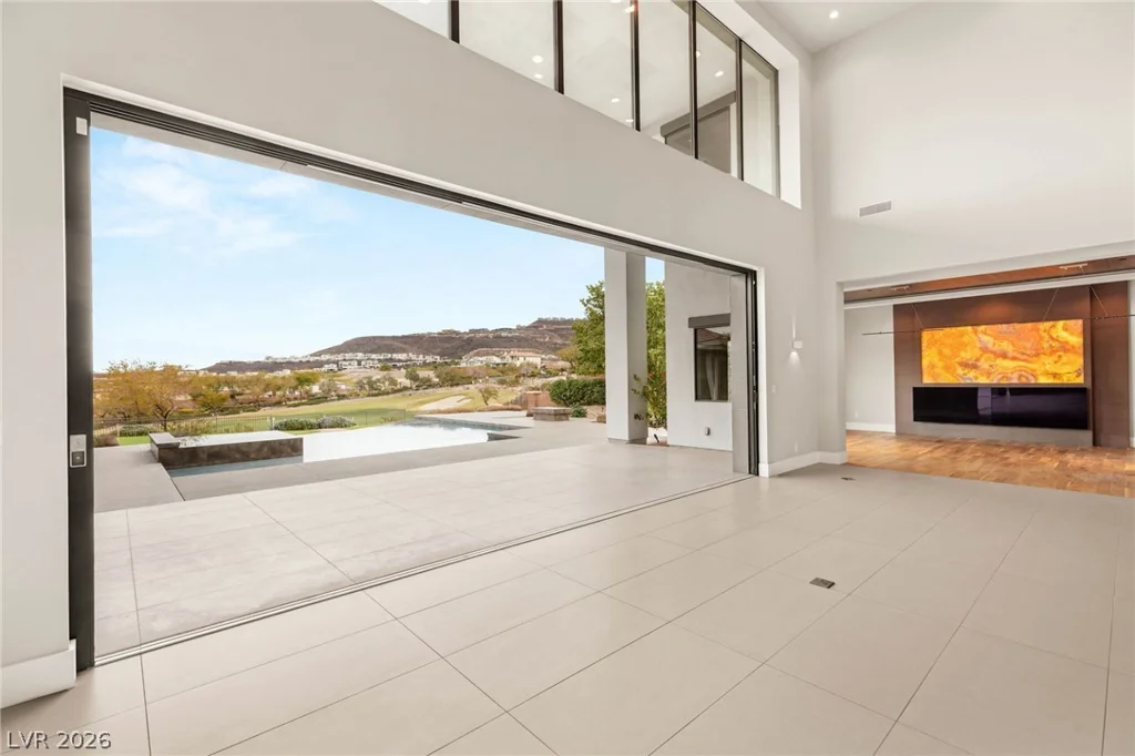 586 Lairmont, Henderson, NV 89012