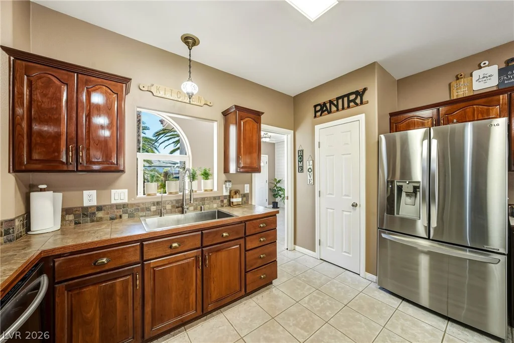 274 Doobie, Las Vegas, NV 89183