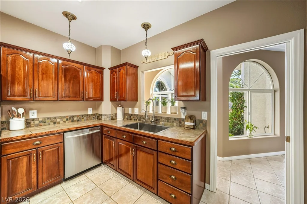 274 Doobie, Las Vegas, NV 89183