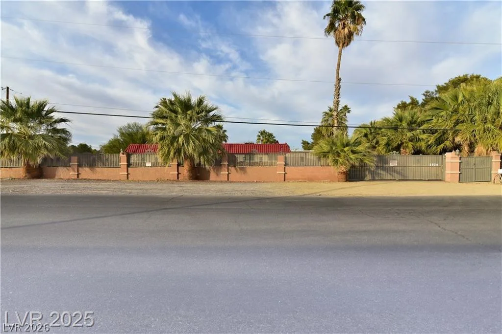 2926 Eldorado, Las Vegas, NV 89120