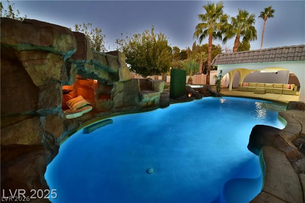 2926 Eldorado, Las Vegas, NV 89120